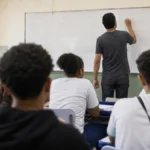 53% brasileiros querem melhorar salário e condições dos professores