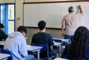 apagão dos professores dados semesp 2015 2025