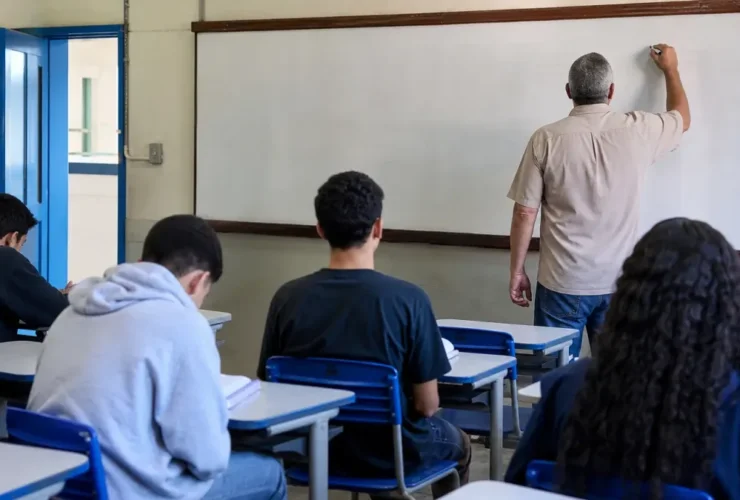 apagão dos professores dados semesp 2015 2025