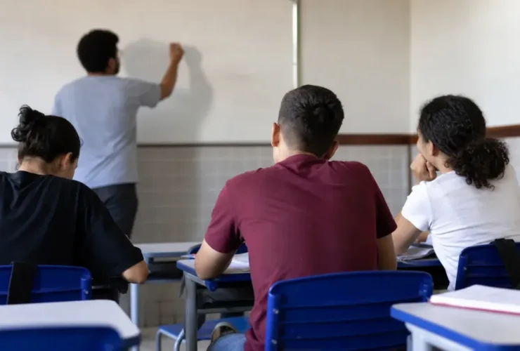 CCJ aprova hora-aula padrão para jornada docente