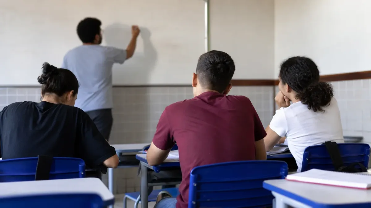 CCJ aprova hora-aula padrão para jornada docente