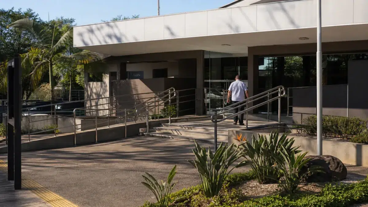 concurso Câmara de Dois Córregos SP salário até R$ 7 mil