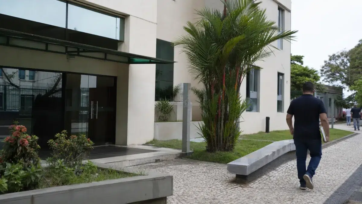 concurso Câmara de Dom Silvério MG 5 vagas salário até R$ 3 mil