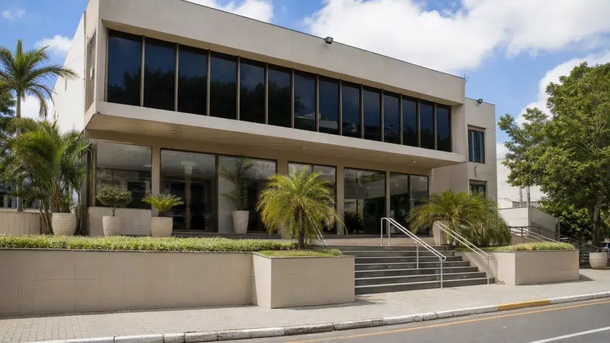 Concurso Câmara de Lambari (MG) paga até R$ 5,5 mil em edital
