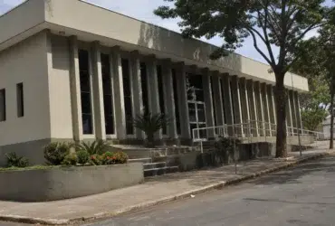 concurso Câmara de Tabapuã SP paga até R$ 6,7 mil