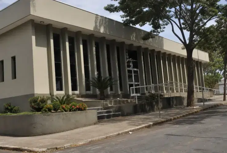 concurso Câmara de Tabapuã SP paga até R$ 6,7 mil