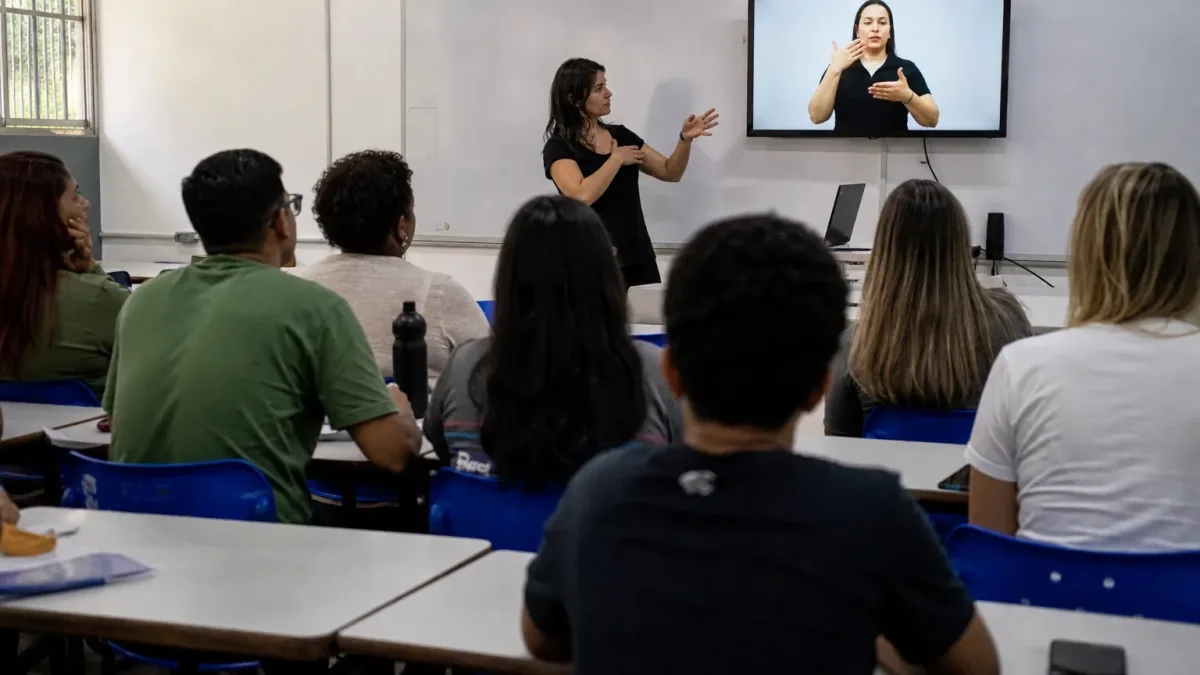 curso gratuito Literatura Infantil em Libras INES