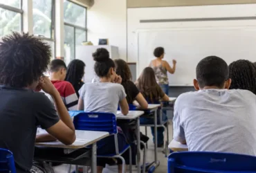 documentários sobre escola pública