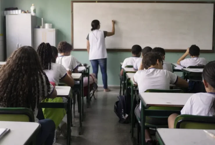 falta de professores pedagogia 12.171 por ano