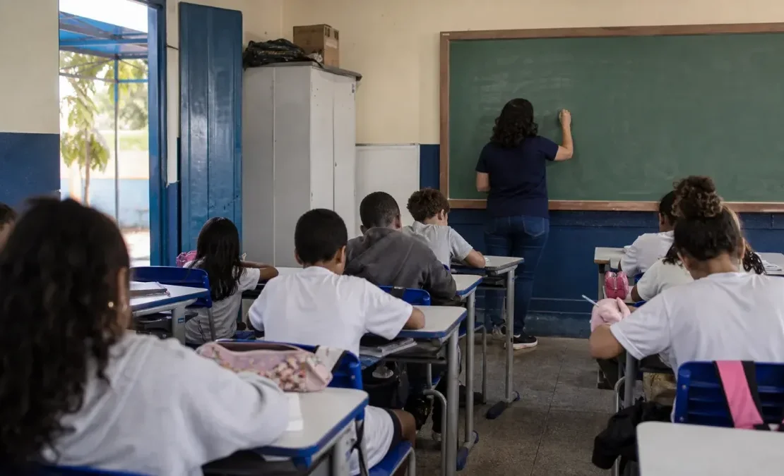 perda de professores qualificados Brasil OCDE 10,3%