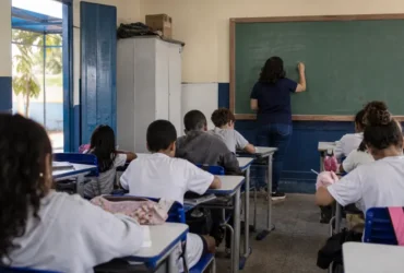 perda de professores qualificados Brasil OCDE 10,3%