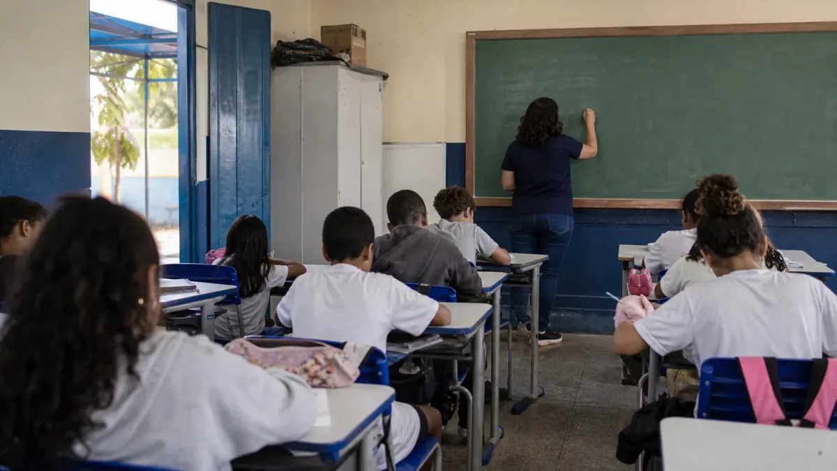 perda de professores qualificados Brasil OCDE 10,3%