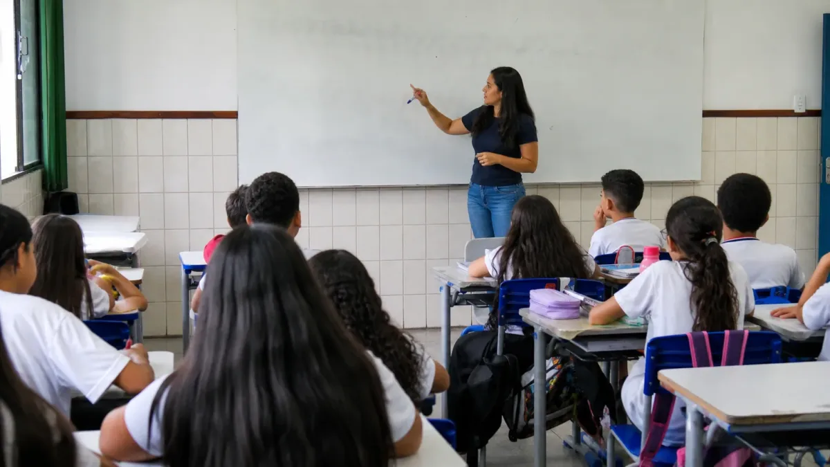 processo seletivo Prefeitura de Flores de Goiás 68 vagas Professor
