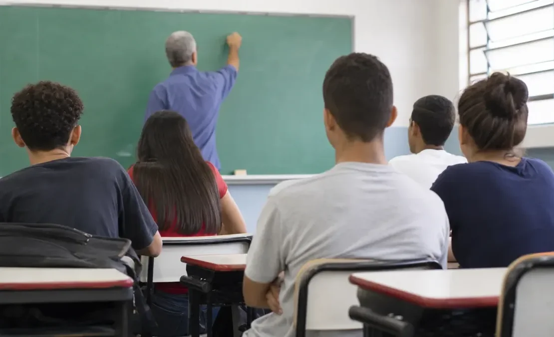 queda de 31% entre docentes jovens