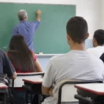 queda de 31% entre docentes jovens