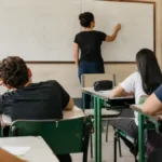 relatório OCDE professores Brasil 44,3% satisfeitos