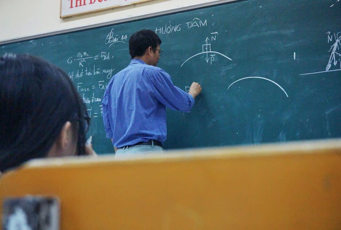 Quanto Aumenta o Salário do Professor com Pós-Graduação